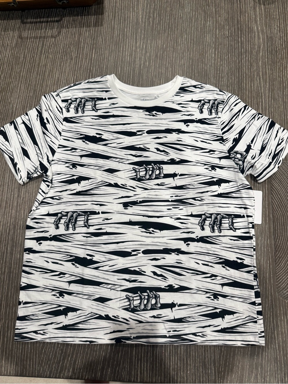 NWT Size XL 14-16 Way to Celebrate! mummy Black & White GraphicT-Shirt